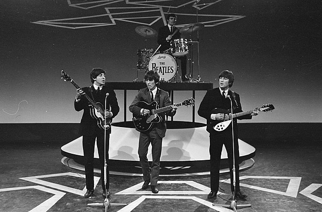 Les Beatles en 1964 avec Paul McCartney, George Harrison, John Lennon et Jimmy Nicol, batteur remplaçant de Ringo Starr pendant un mois / © Eric Koch / Anefo