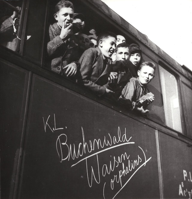 Arrivée en gare de Thionville le 6 juin 1945 de 426 jeunes rescapés du camp de Buchenwald provenant pour la plupart du camp d’Auschwitz-Birkenau / © Mémorial de la Shoah - OSE