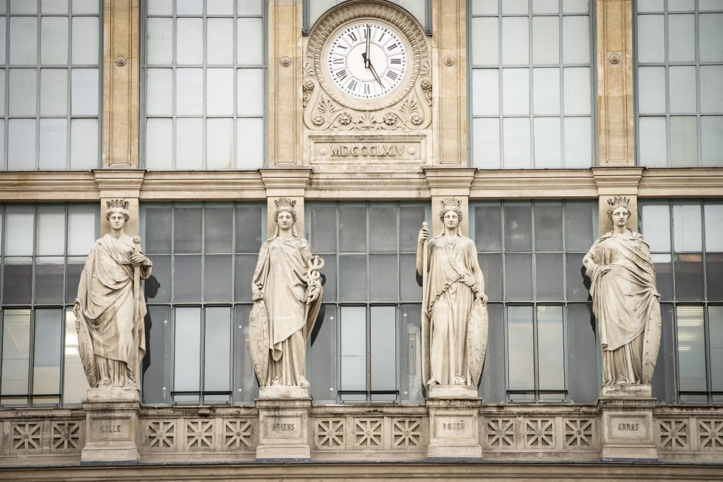 Façade la Gare du Nord. Jéromine Derigny pour Enlarge your Paris