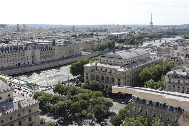 Le Théâtre du Châtelet VU depuis la tour Saint-Jacques / © Jean-Christophe Windland (Wikimedia commons)