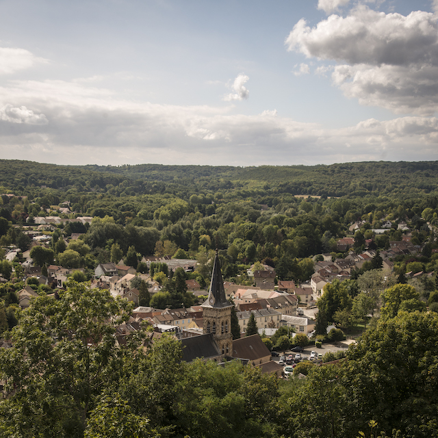 Le village de Chevreuse dans le parc naturel de la Haute Vallée de Chevreuse / © Jérômine Derigny pour Enlarge your Paris