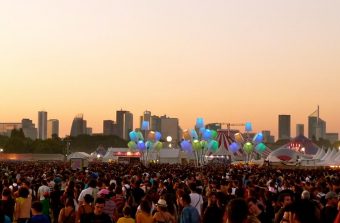 Les festivaliers font rouvrir la billetterie de Solidays en soutien à Solidarité Sida