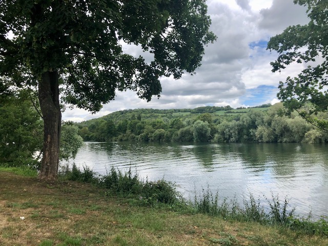 Les bords de Seine et le panorama sur le parc naturel du Vexin entre Mantes et Rosny / © Steve Stillman pour Enlarge your paris