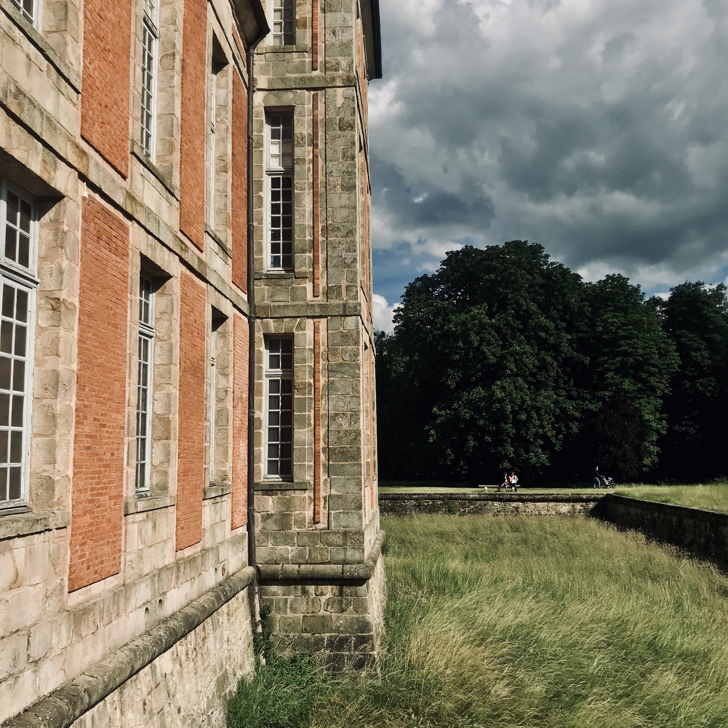 Les douves du chateau de Chamarande. 