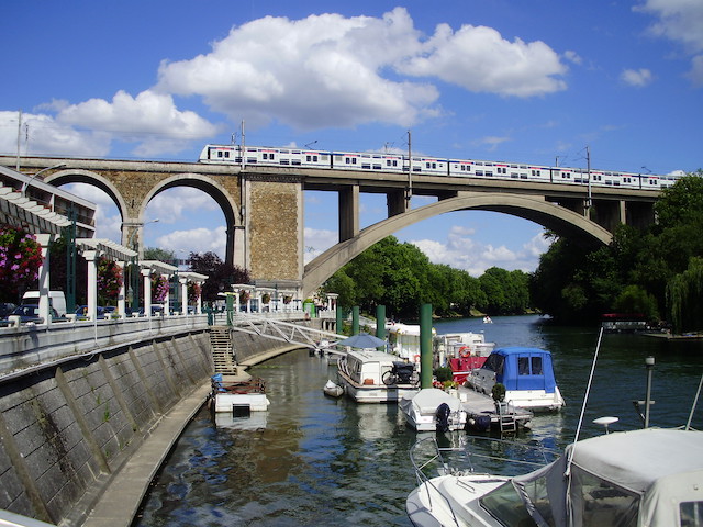 Le viaduc ferroviaire de Nogent-sur-Marne où circule le RER A / © Geraflix