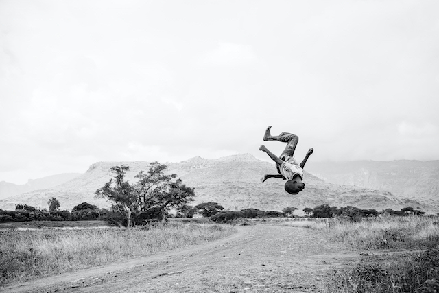 En Ouganda, un jeune breakdancer dans l'oeil de Kibuuka Mukisa Oscar, l'un des photographes exposés à la 8e édition de l'Oeil urbain à Corbeil-Essonnes / © Kibuuka Mukisa Oscar