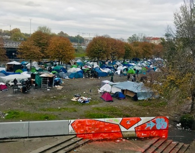 Le campement de migrants sous l'autoroute A1 à Saint-Denis / © Vianney Delourme pour Enlarge your Paris