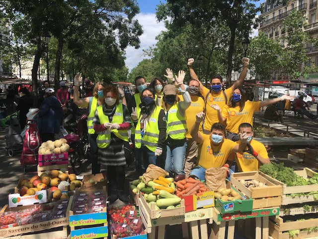 Une collecte organisée sur un marché par Moissons solidaires / © Moissons solidaires