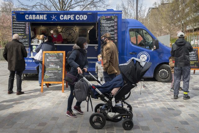 Le food truck La Cabane de Cape Cod dans le parc Martin Luther King à Paris dans le 17e / © Jérômine Derigny pour Enlarge your Paris