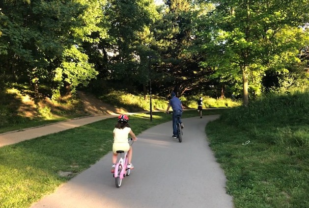 La Coulée verte du sud parisien entre Paris et Massy, un itinéraire sécurisé pour une sortie à vélo en famille / © Steve Stillman pour Enlarge your Paris