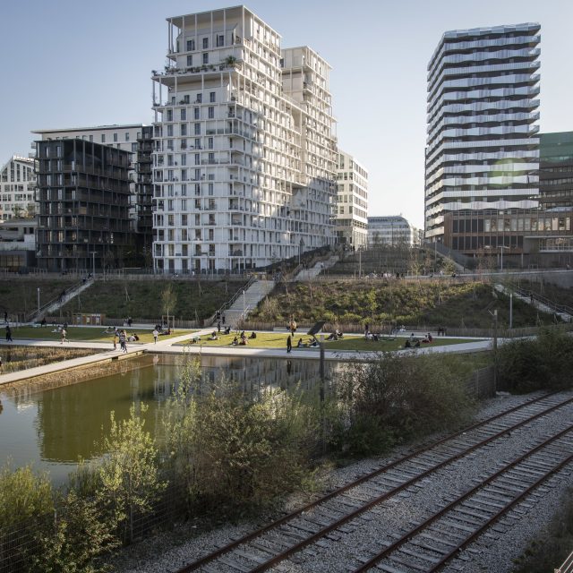 Le parc Martin Luther King dans le quartier des Batignolles à Paris / © Jérômine Derigny pour Enlarge your Paris