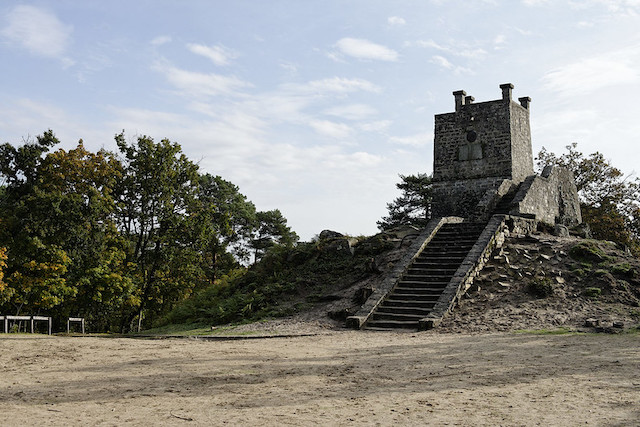 La tour Denecourt en forêt de Fontainebleau / © Alexandre Dolique (Creative commons / Flickr)