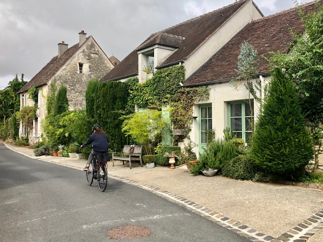 Le village de Saint-Loup-de-Naud / © Steve Stillman pour Enlarge your Paris