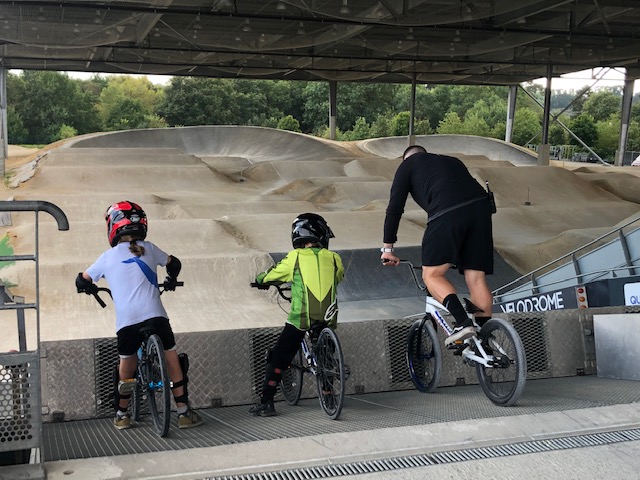 Baptême sur la piste de BMX du vélodrome national de Saint-Quentin-en-Yvelines / © Steve Stillman pour Enlarge your Paris