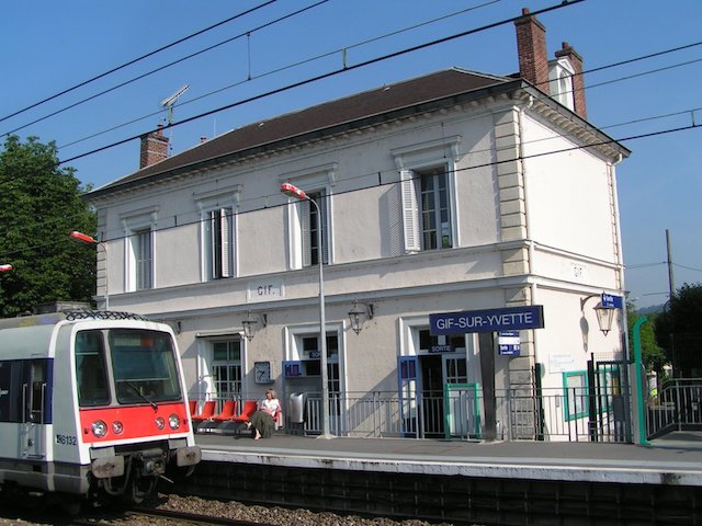 La gare de Gif-sur-Yvette sur le tronçon sud du RER B / © Christophe Jacquet (Wikimedia commons)