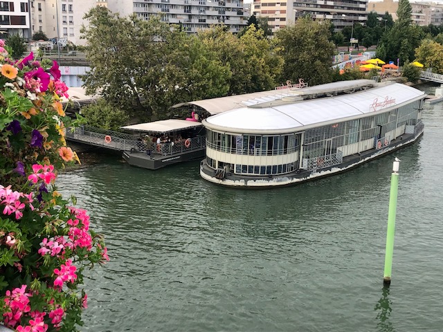 La guinguette Rosa à l'Ouest à Asnières / © Steve Stillman pour Enlarge your Paris