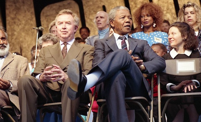 Du 7 au 16 octobre, la MC93 fait vivre sur scène les écrits du prix Nobel de la paix 1993 Nelson Mandela / © Archives de la ville de Montréal (Creative commons - Flickr)