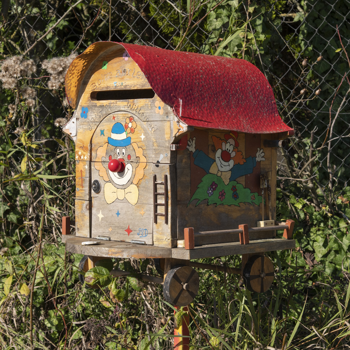 Une boîte aux lettres en Seine-et-Marne / © Jérômine Derigny pour Enlarge your Paris