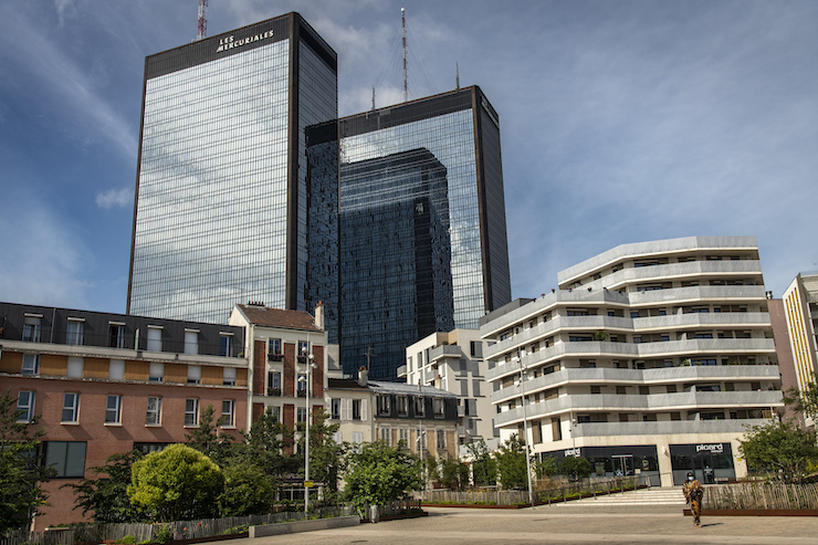 Depuis un an, le collectif Soukmachines propose la location de bureaux à des indépendants dans les tours Mercuriales à Bagnolet / © Jérômine Derigny pour Enlarge your Paris