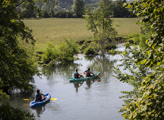 Canoë sur l'Epte, frontière naturelle entre l'Île-de-France et la Normandie / © Jérômine Derigny pour Enlarge your Paris