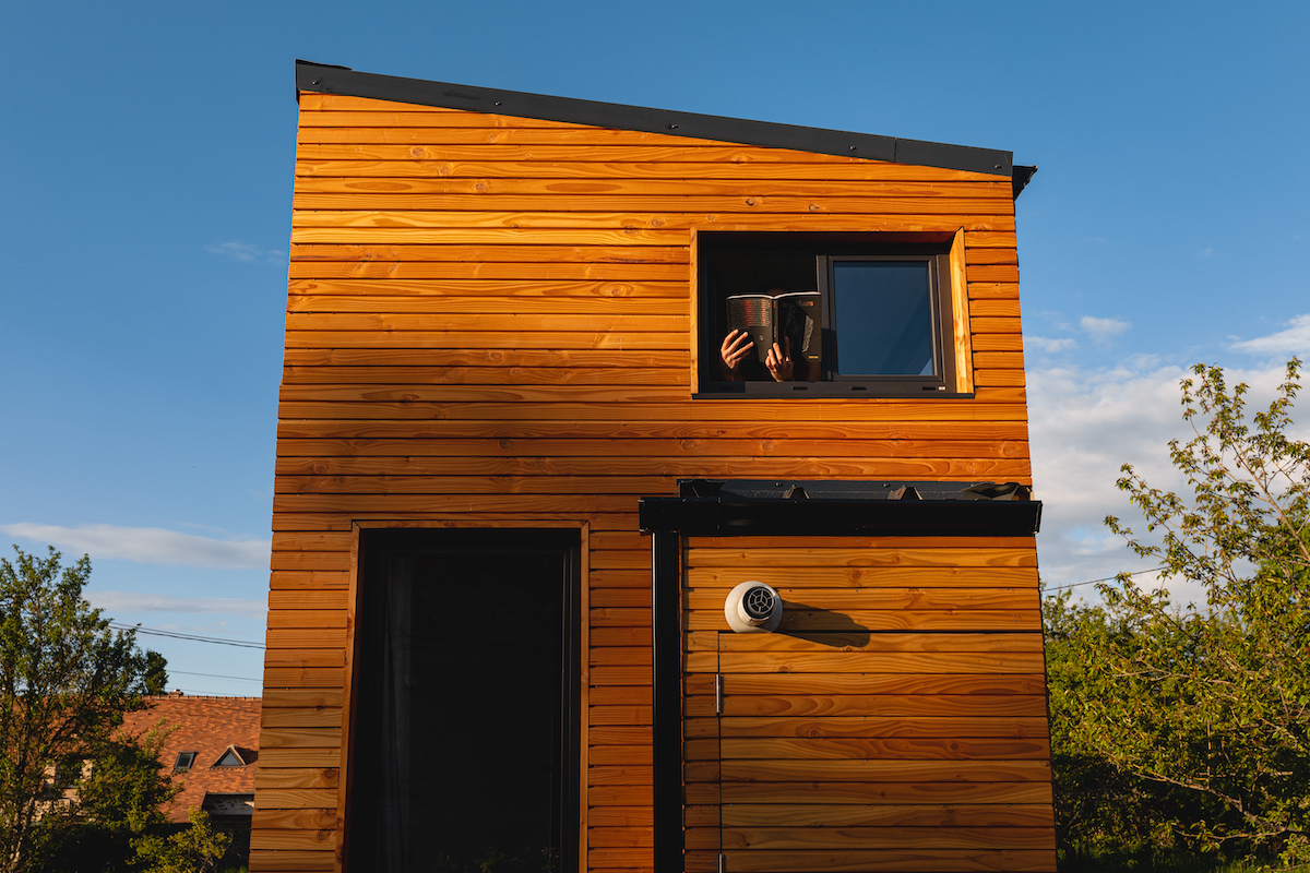 La jeune entreprise Senja mise sur le concept des tiny houses pour encourager le tourisme local et engagé / © Senja