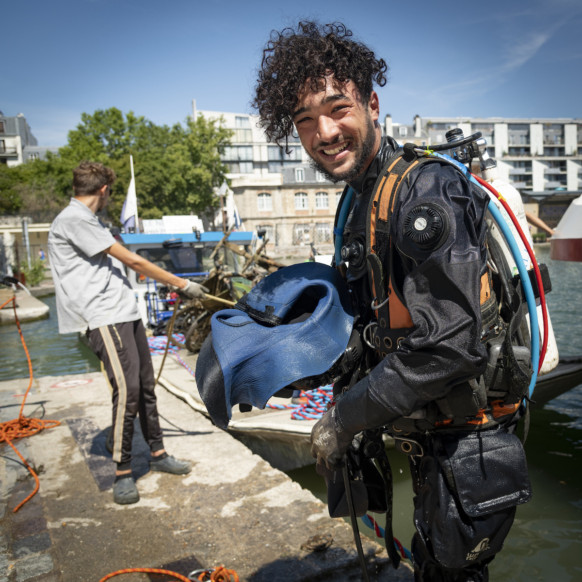 Mehdi, scaphandrier pour Fluvial Nettoyage / © Jérômine Derigny pour Enlarge your Paris