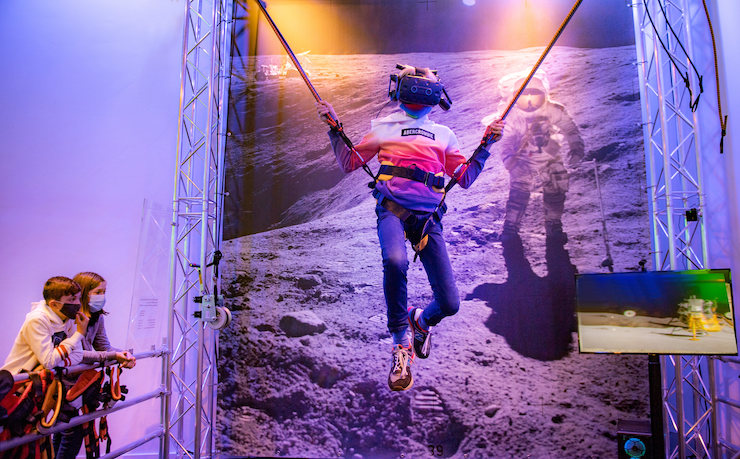 "Moon Jump", un dispositif de réalité virtuelle à tester à l'exposition "Up to space" au musée de l'Air et de l'Espace au Bourget / © Musée de l'Air et de l'Espace