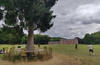 Balade à Chamarande, le grand château dans la prairie