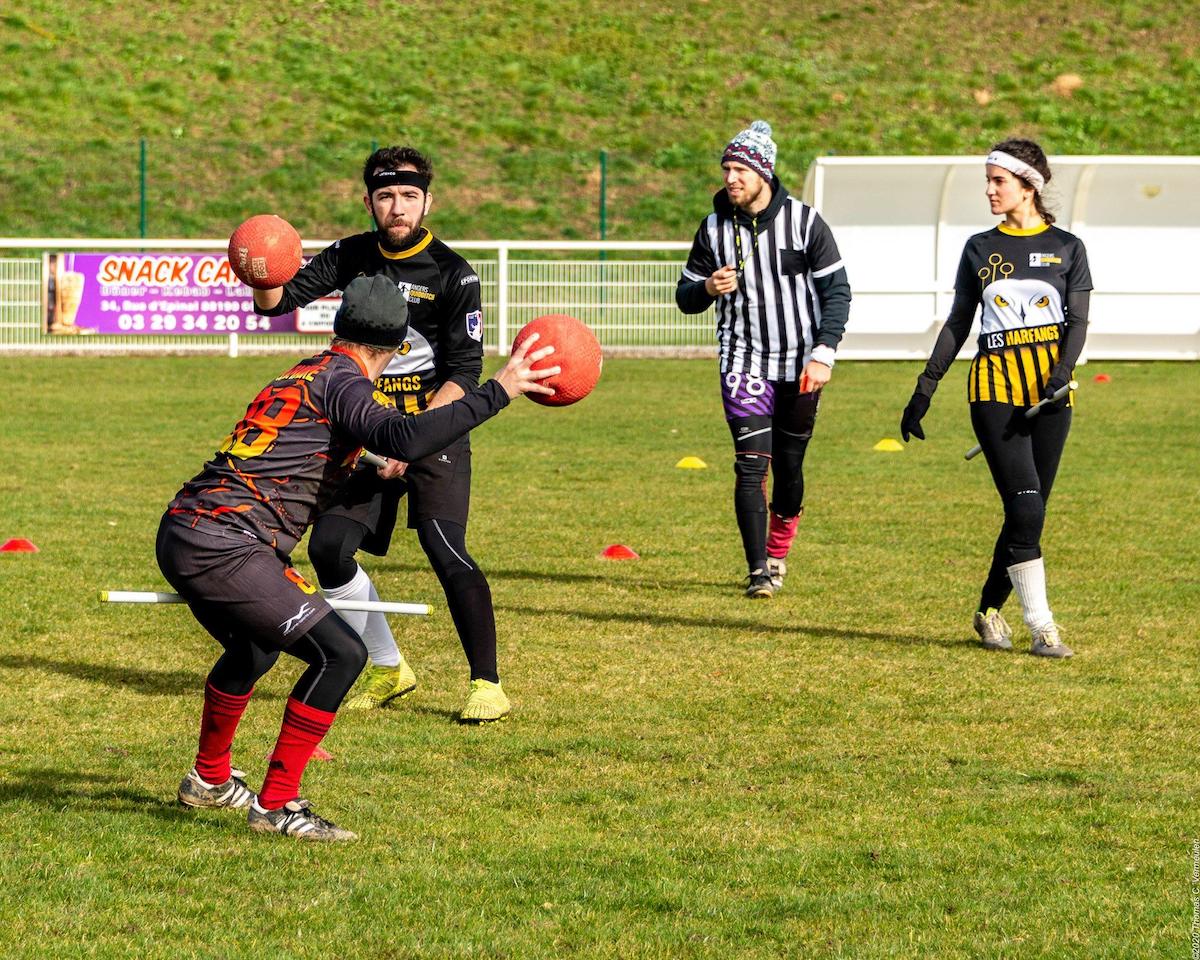 Les Olympiens Paris Quidditch lors d'une partie de Quidditch, le sport transposé de la saga Harry Potter / © Olympiens Paris Quidditch