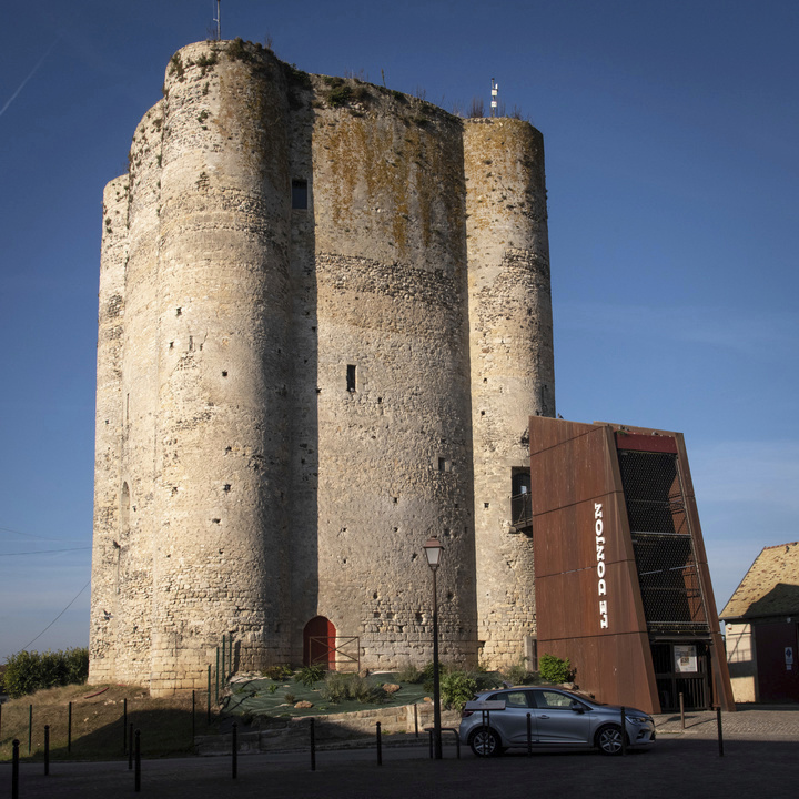 Le donjon de Houdan / © Jérômine Derigny pour Enlarge your Paris