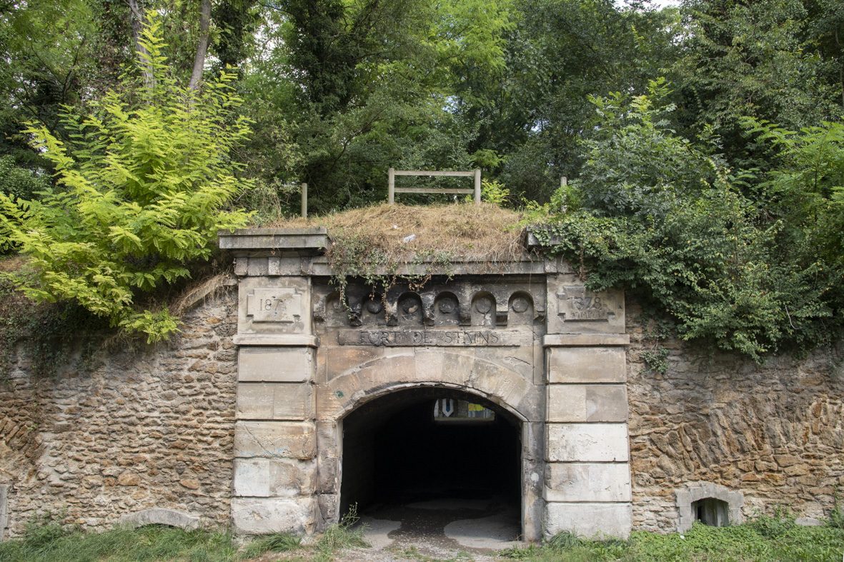 L'entrée du Fort de Stains / © Jérômine Derigny pour Enlarge your Paris