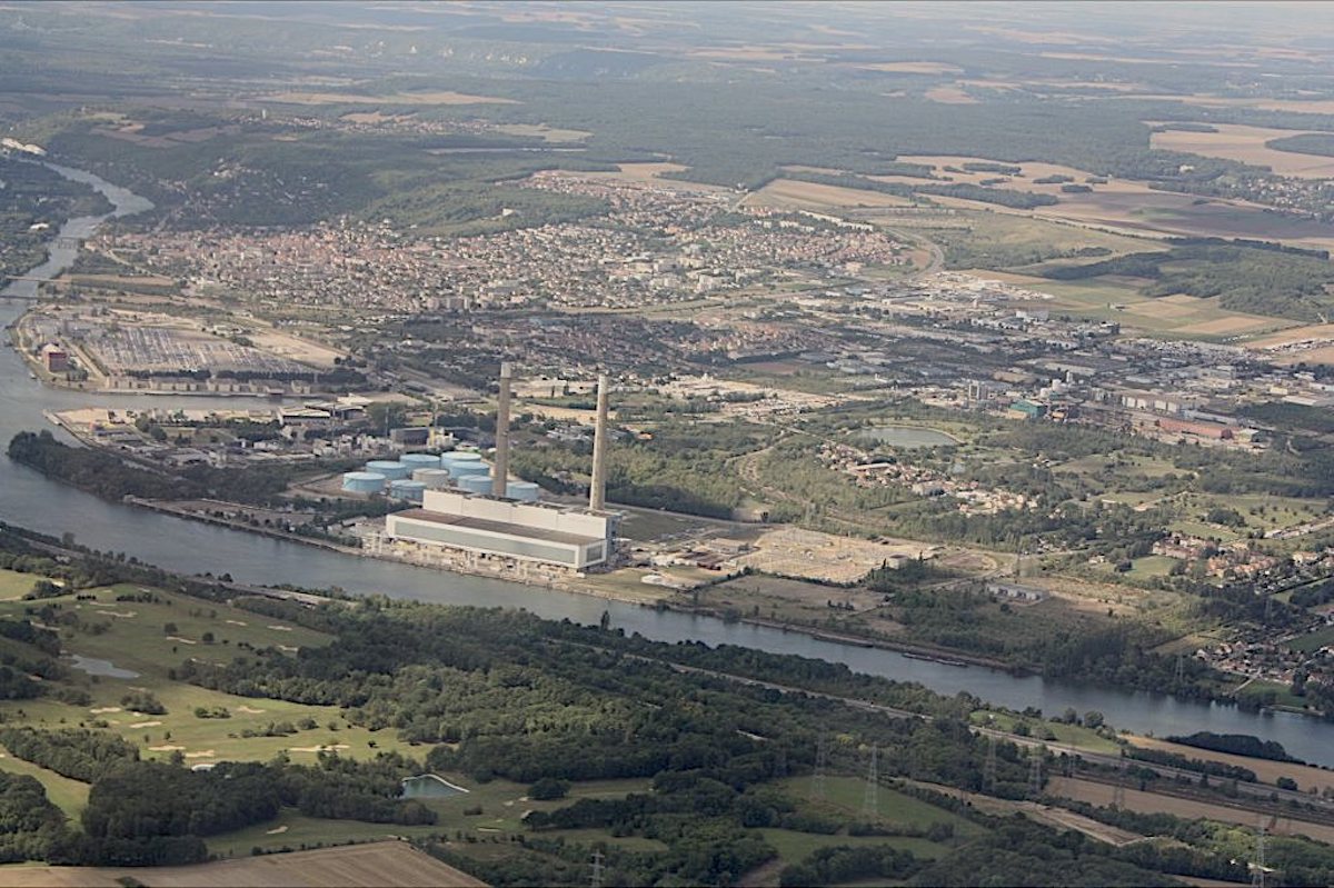 L'ancienne centrale électrique de Porcheville dans les Yvelines qui sera sur le tracé du Randopolitain le 6 novembre / © Ascobole (Wikimedia commons)