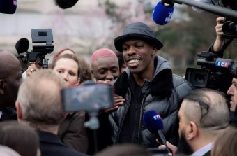 « En place », la série Netflix qui imagine un candidat à la présidentielle venu de banlieue