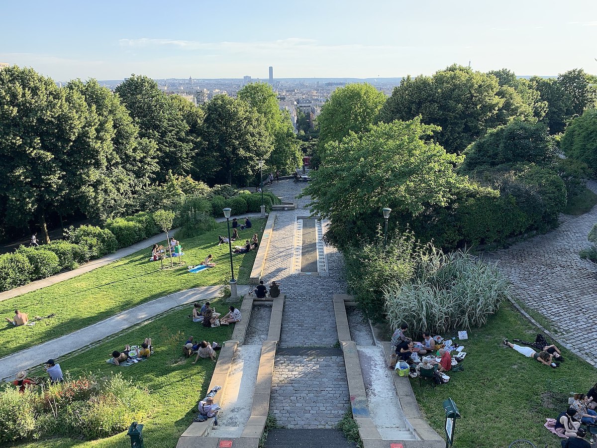 Le parc de Belleville et sa vue sur le Grand Paris est un lieu coup de coeur du média hyperlocal Mon Petit 20e / © Chabe01 (Wikimedia commons)