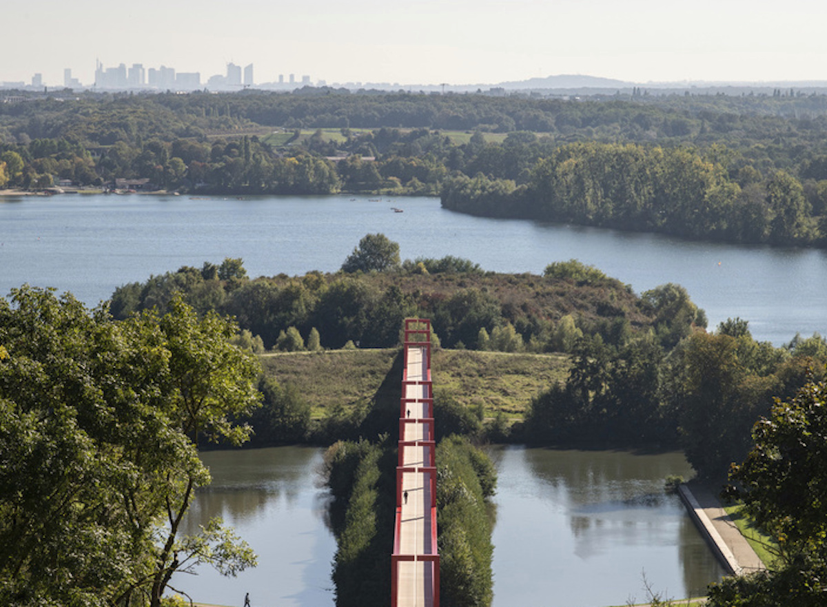 L'Axe majeur à Cergy-Pontoise, l'une des 7 merveilles du Grand Paris à découvrir / © Jérômine Derigny pour Enlarge your Paris