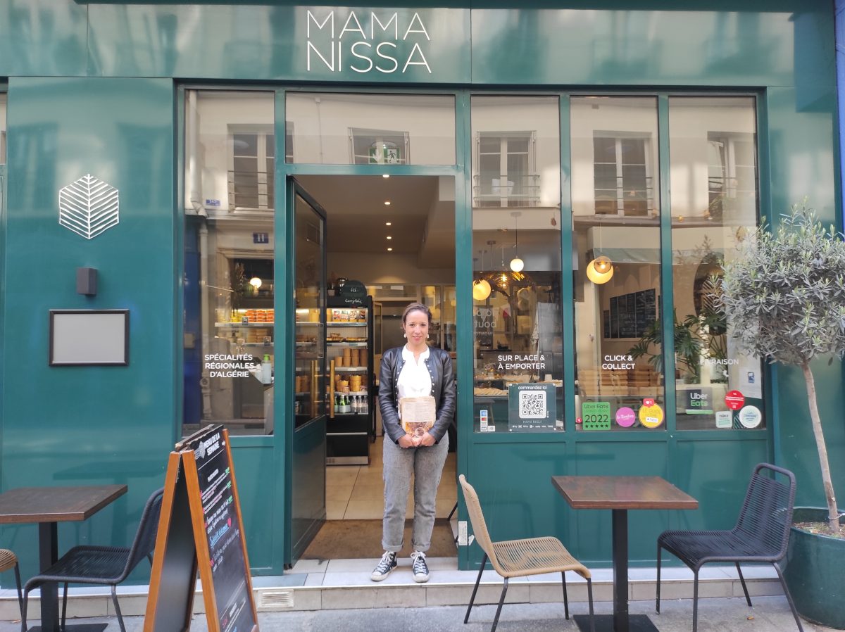 Hanane Tancrède-Abdelli a ouvert Mama Nissa à Paris pour faire découvrir la gastronomie algérienne / © Joséphine Lebard pour Enlarge your Paris