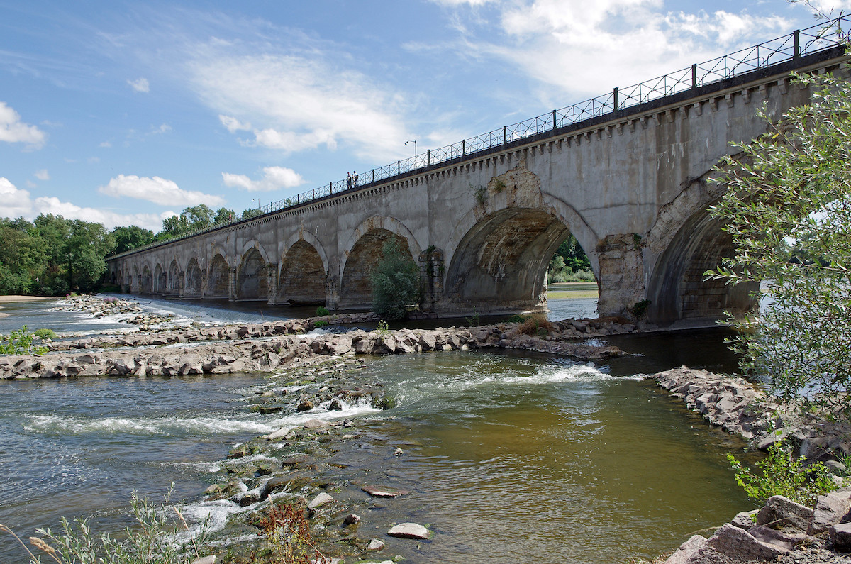 Le pont-canal de Cuffy dans le Cher, à une dizaine de kilomètres de Nevers, sert de point de départ à la véloroute de la Loire à vélo / © Daniel Jolivet (Creative commons / Flickr)