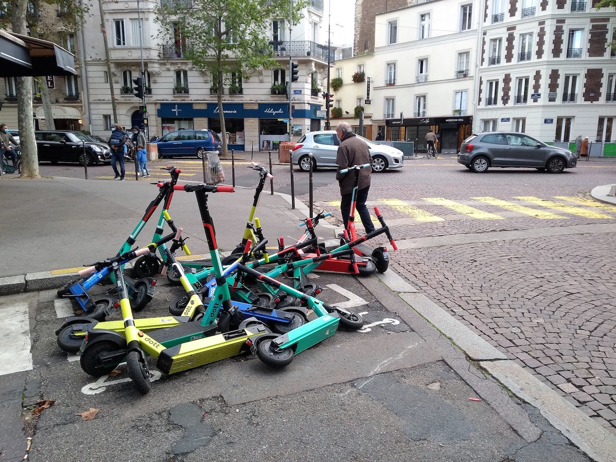 Des trottinettes en libre-service à Paris / © Patrick Janicek (Creative commons / Flickr)