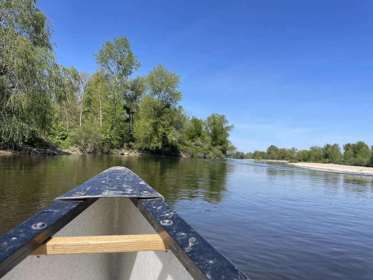 Canoë Rivière Expérience propose des canoës canadiens pour descendre l'Allier / © Virginie Jannière pour Enlarge your Paris