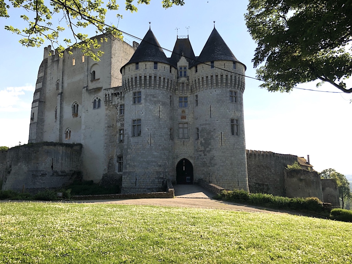 Le château des Comtes du Perche sur les hauteurs de Nogent-le-Rotrou / © Tina Meyer pour Enlarge your Paris