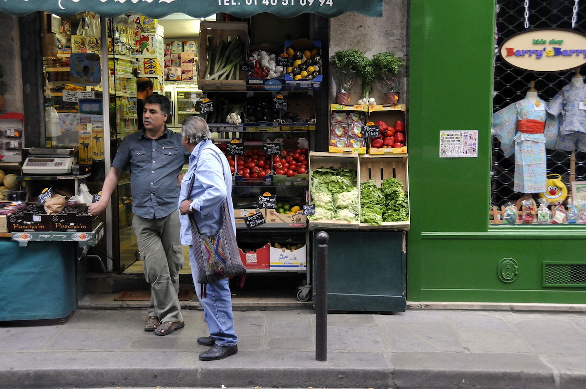 Une épicerie dans le 6e arrondissement à Paris / © Jesús Gorriti (Wikimedia commons)