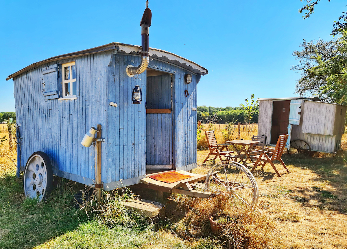 Une cabane de berger au Manoir du Bois Joly / © Alexandra Rousseau