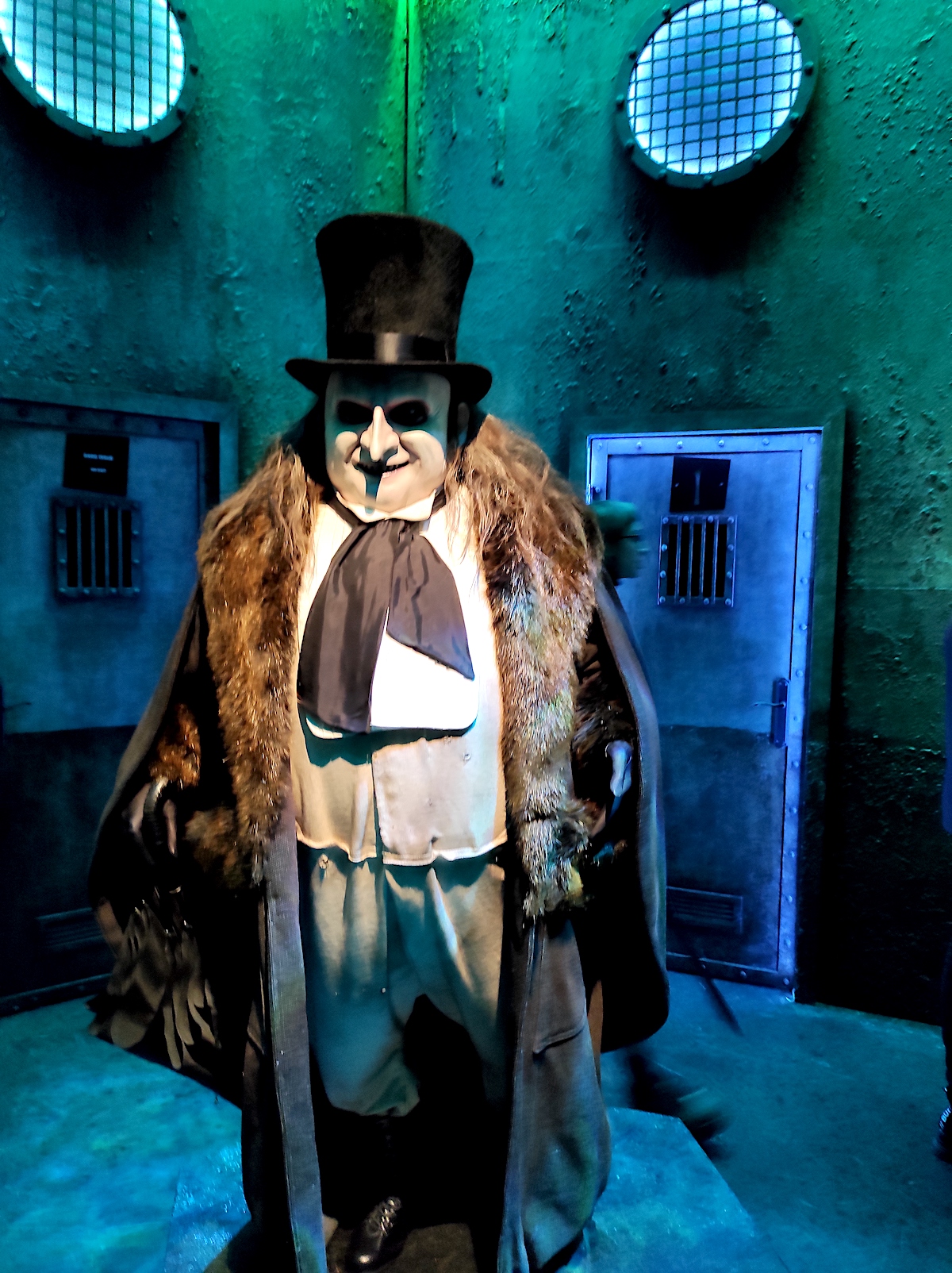 Le personnage du Pingouin incarné par Danny deVito dans Batman : Le défi / © Joséphine Lebard pour Enlarge your Paris
