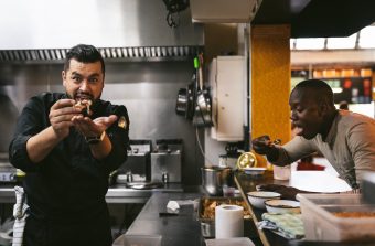 Avec le Refugee Food Festival, les réfugiés partagent leur culture culinaire