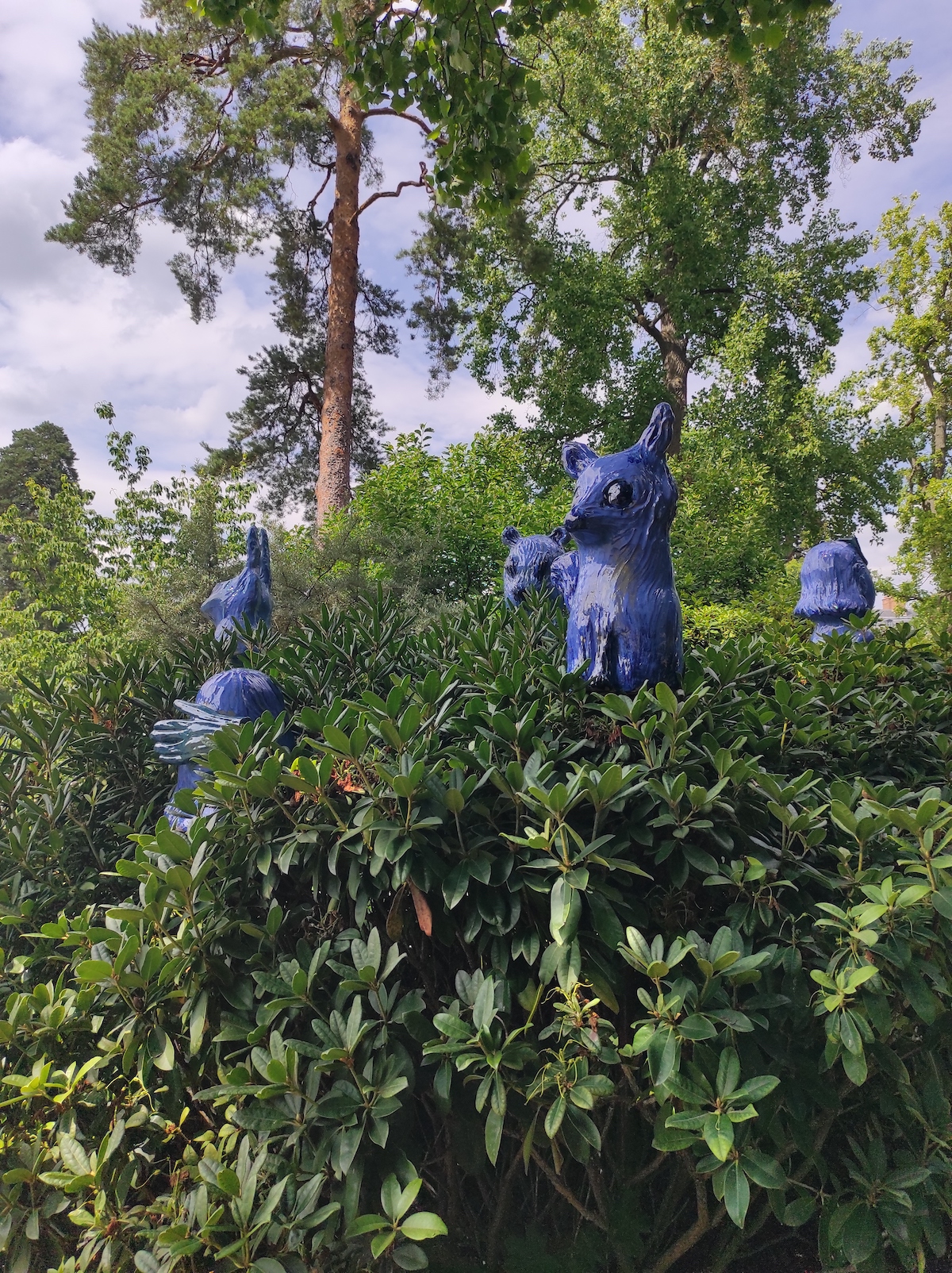 L'exposition d'art contemporain "Grandeur nature" se tient dans le Jardin anglais du château de Fontainebleau jusqu'au 17 septembre / © Joséphine Lebard pour Enlarge your Paris 