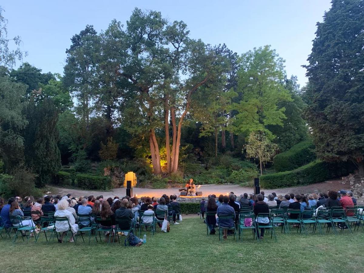 Le Théâtre de verdure du jardin Shakespeare dans le bois de Boulogne organise un festival pour toute la famille jusqu'en septembre / © Théâtre de verdure
