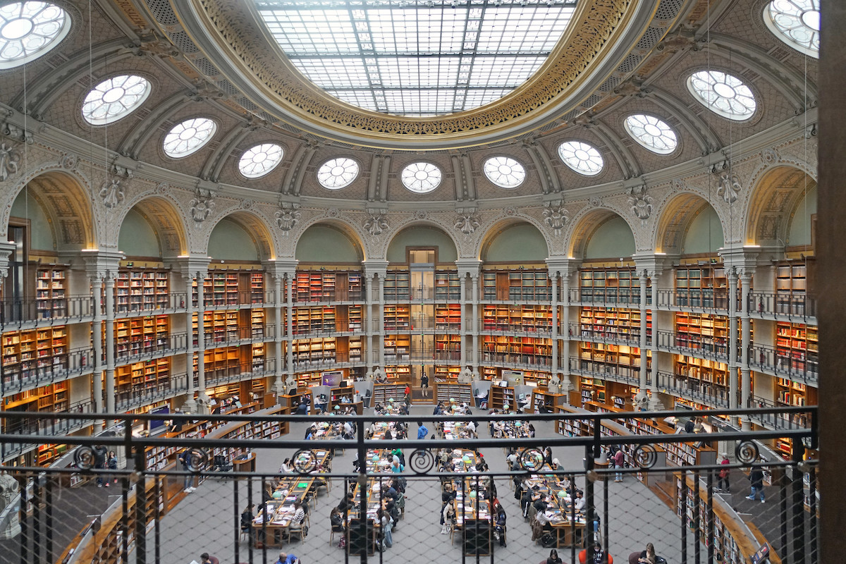 La salle ovale du site Richelieu de la BnF à Paris / © Jean-Pierre Dalbéra