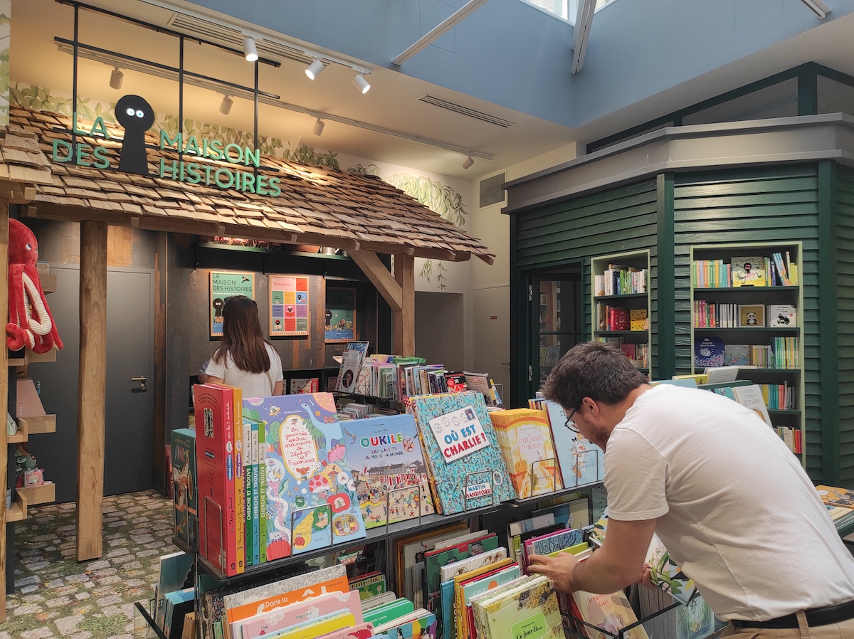 La Maison des histoires a ouvert au fond de la librairie Chantelivre dans le 6e à Paris / © Joséphine Lebard pour Enlarge your Paris