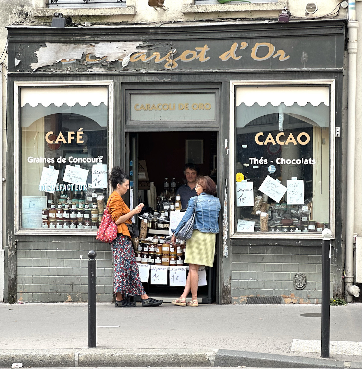 La chocolaterie L'Escargot d'Or dans le 20e arrondissement est tenue par l'un des rares cacaofévier de France / © Jaap Modder 