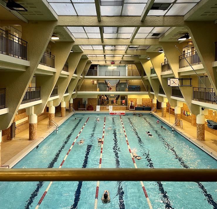 La piscine Rouvet dans le 19e / © Nageuse parisienne